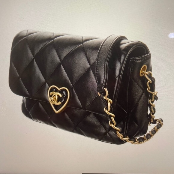 Chanel lambskin Black Quilted Crossbody with Gold Heart Accent AUTHENTIC - Picture 4 of 16